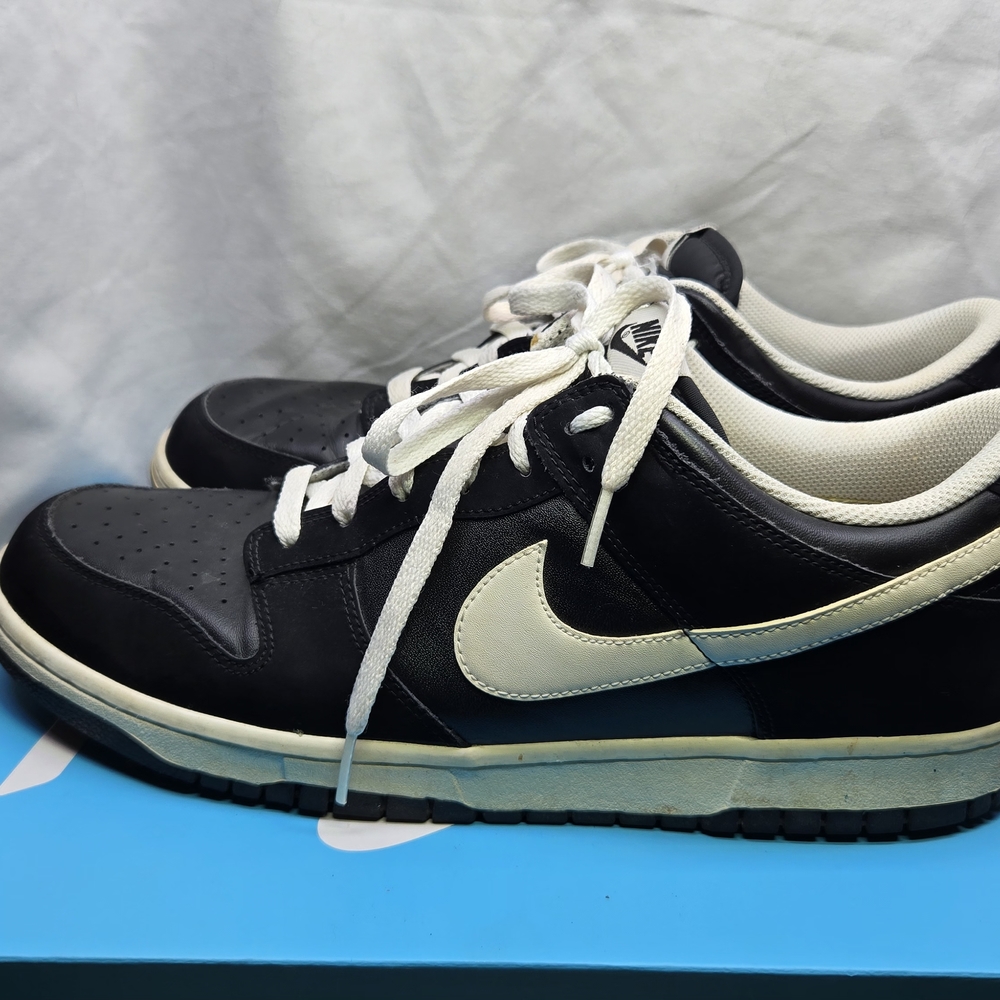 Nike Men's Black and White Sneakers